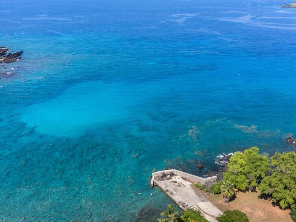 Clear water and reef along the Kealakekua Bay shoreline