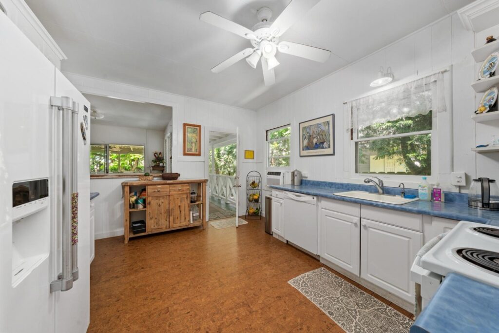 Keala Kai kitchen and island