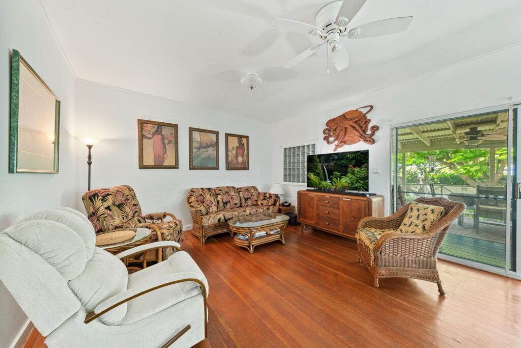 Comfortable living room at Keala Kai