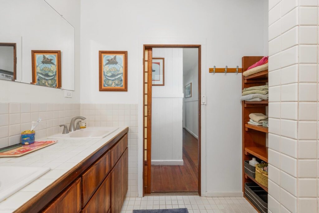 Main bathroom at Keala Kai